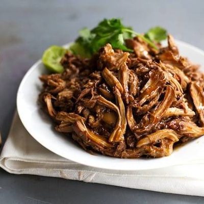 Honey Glazed Crockpot Chicken Adobo - simple pantry ingredients, hardly any hands-on time, 200 calories. | https://leichterleben.today