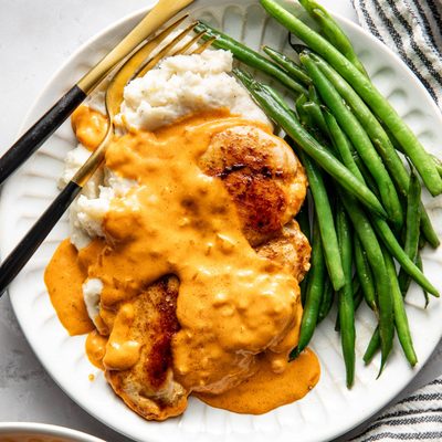 Cajun chicken with sauce.
